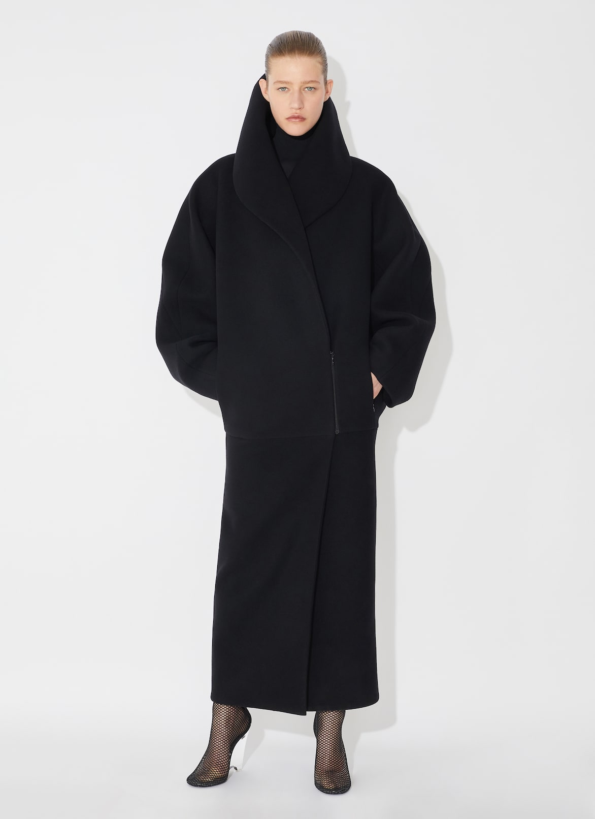 CAPPOTTO AVVOLGENTE IN LANA ALAÏA CAPPOTTO AVVOLGENTE IN LANA NERO